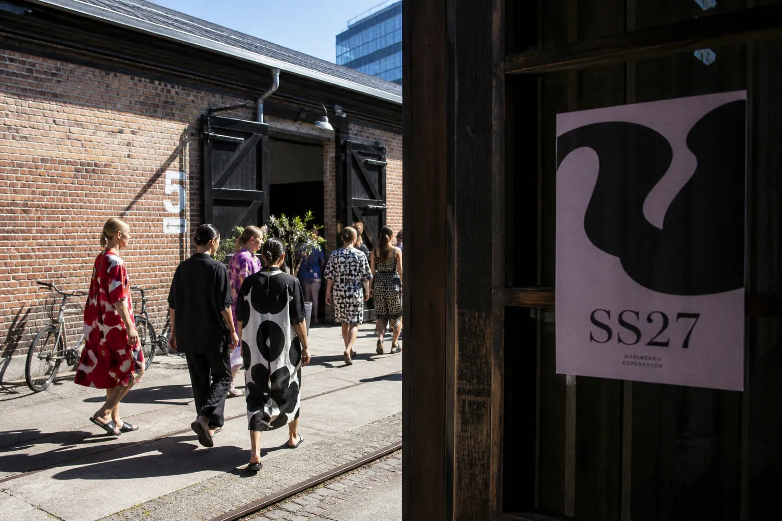 Marimekko на Copenhagen Fashion Week: как бренд доказывает актуальность в сезоне SS27
