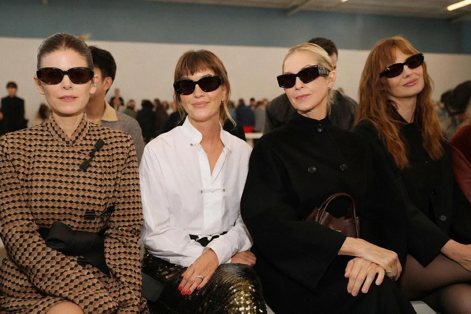 Стиль гостей Milan Fashion Week SS27: как звезды адаптируют подиумные тренды